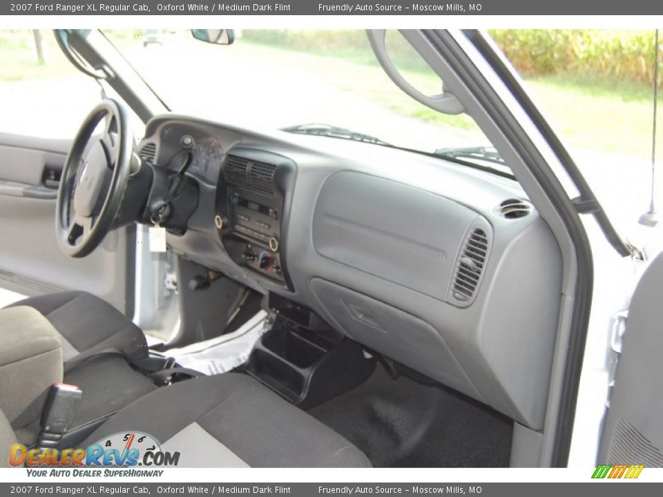 2007 Ford Ranger XL Regular Cab Oxford White / Medium Dark Flint Photo #19