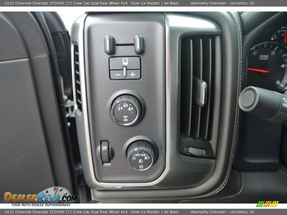 Controls of 2015 Chevrolet Silverado 3500HD LTZ Crew Cab Dual Rear Wheel 4x4 Photo #10