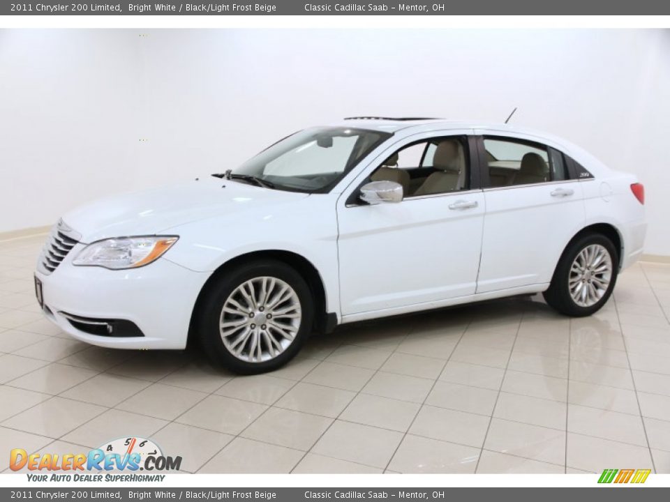 Front 3/4 View of 2011 Chrysler 200 Limited Photo #3