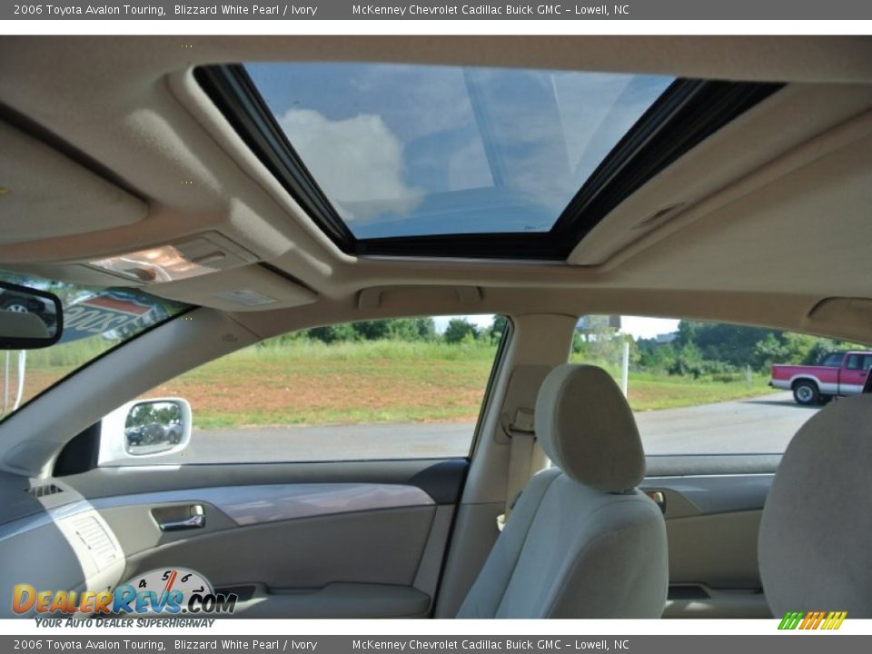 2006 Toyota Avalon Touring Blizzard White Pearl / Ivory Photo #12