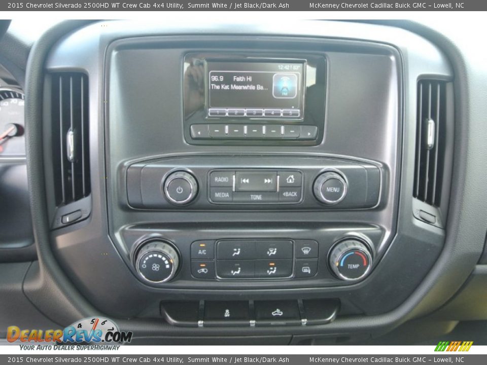 Controls of 2015 Chevrolet Silverado 2500HD WT Crew Cab 4x4 Utility Photo #11