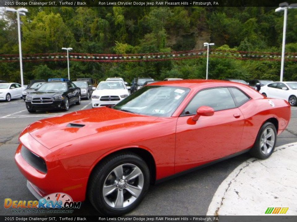 Front 3/4 View of 2015 Dodge Challenger SXT Photo #1