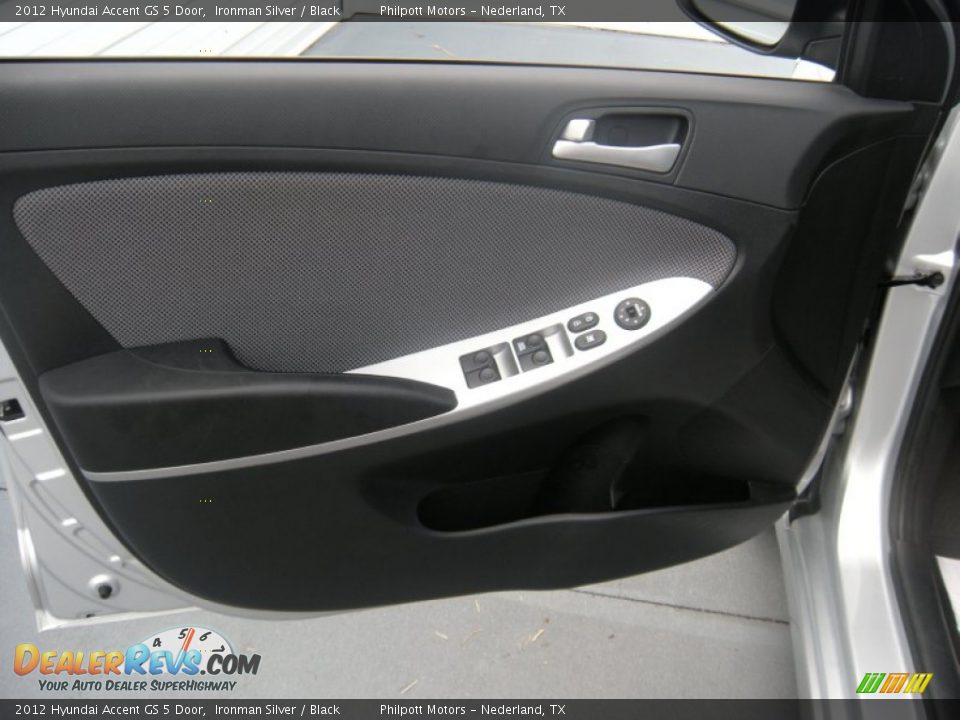 2012 Hyundai Accent GS 5 Door Ironman Silver / Black Photo #32