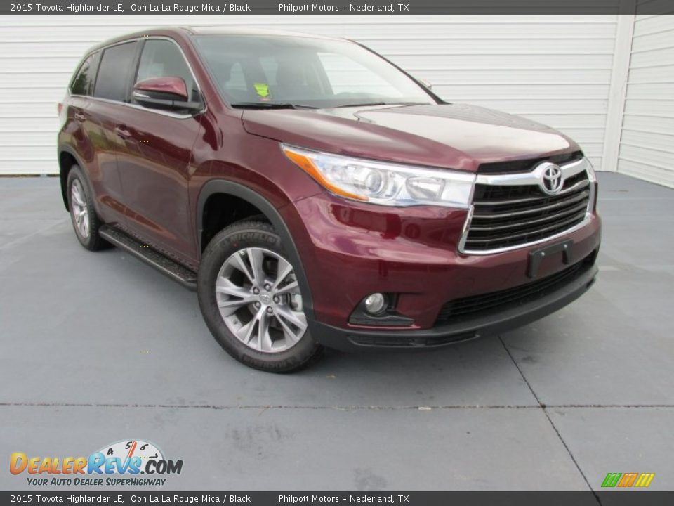Front 3/4 View of 2015 Toyota Highlander LE Photo #2