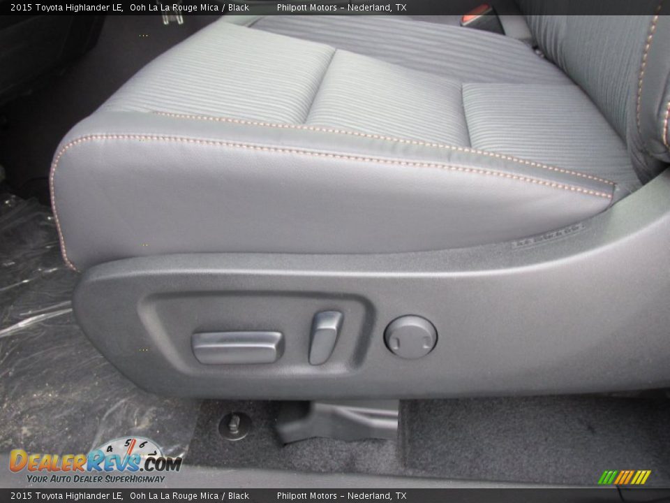 2015 Toyota Highlander LE Ooh La La Rouge Mica / Black Photo #26