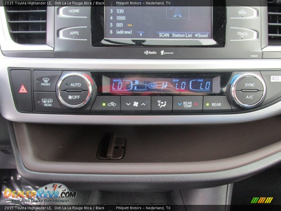 Controls of 2015 Toyota Highlander LE Photo #30