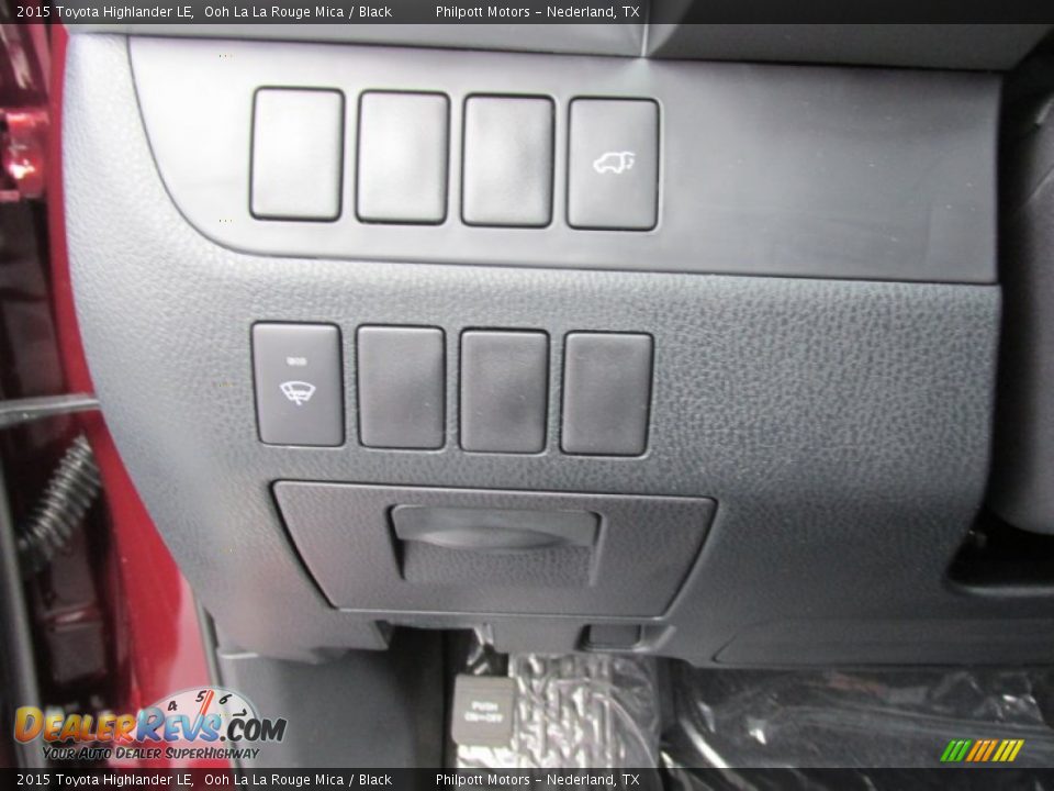 2015 Toyota Highlander LE Ooh La La Rouge Mica / Black Photo #35
