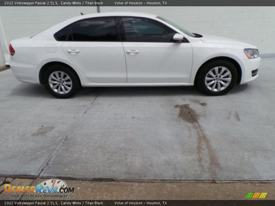 2012 Volkswagen Passat 2.5L S Candy White / Titan Black Photo #5