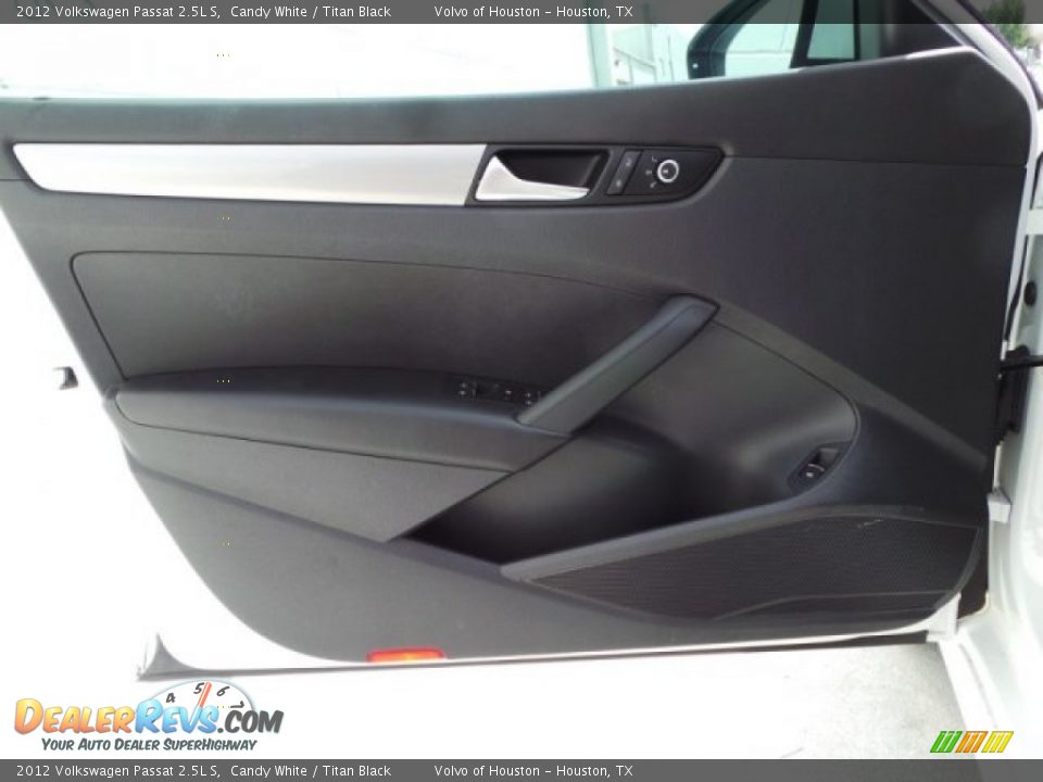 2012 Volkswagen Passat 2.5L S Candy White / Titan Black Photo #7