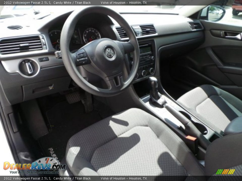 2012 Volkswagen Passat 2.5L S Candy White / Titan Black Photo #8