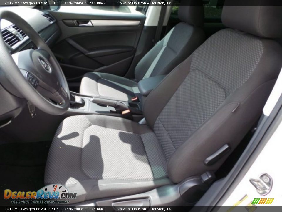 2012 Volkswagen Passat 2.5L S Candy White / Titan Black Photo #9