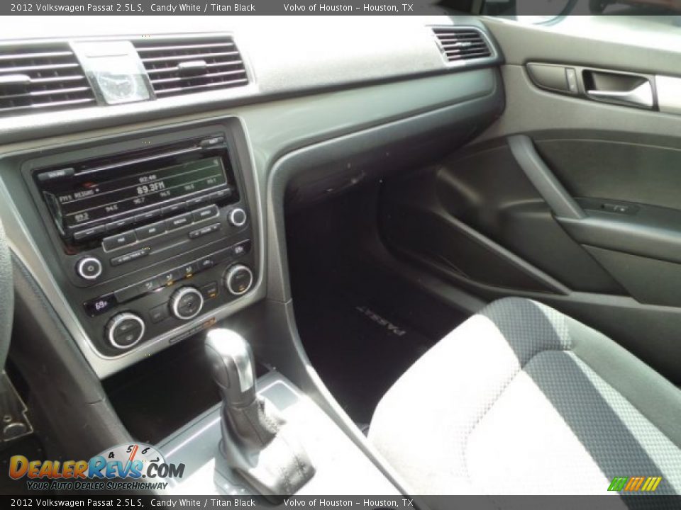 2012 Volkswagen Passat 2.5L S Candy White / Titan Black Photo #10