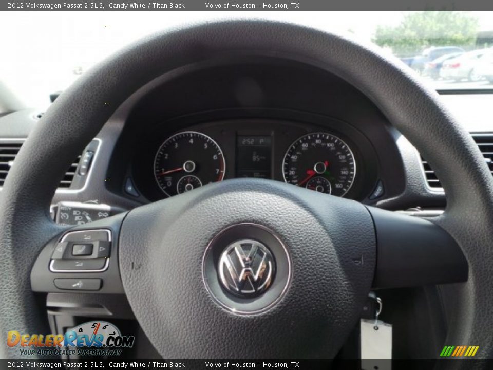 2012 Volkswagen Passat 2.5L S Candy White / Titan Black Photo #16