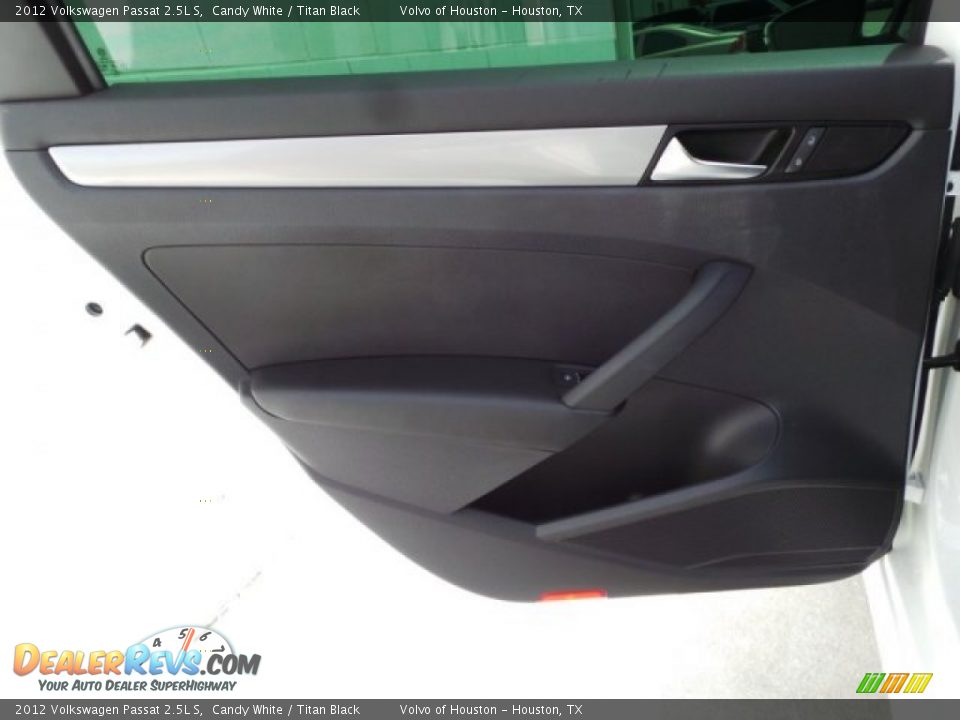 2012 Volkswagen Passat 2.5L S Candy White / Titan Black Photo #18