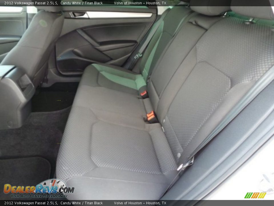 2012 Volkswagen Passat 2.5L S Candy White / Titan Black Photo #20