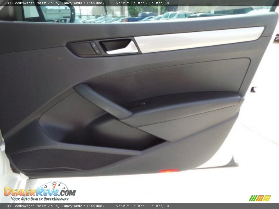 2012 Volkswagen Passat 2.5L S Candy White / Titan Black Photo #25