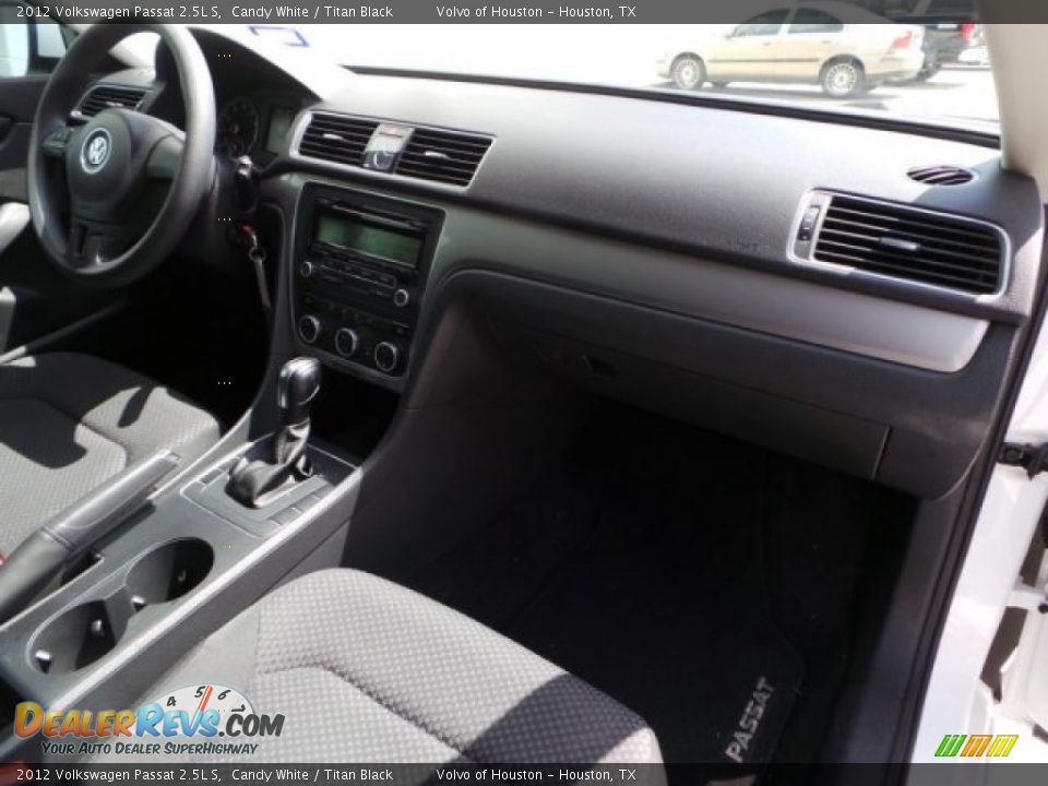 2012 Volkswagen Passat 2.5L S Candy White / Titan Black Photo #26