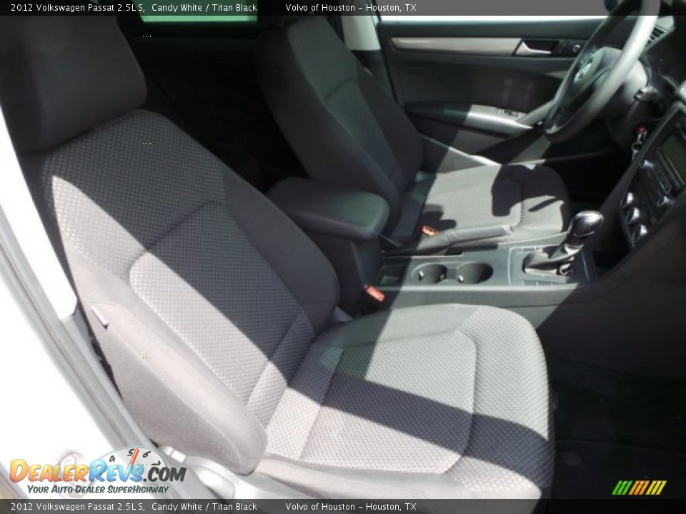 2012 Volkswagen Passat 2.5L S Candy White / Titan Black Photo #27