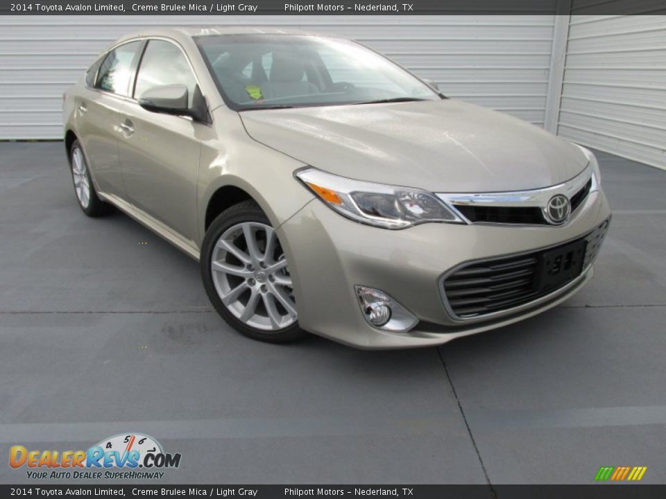 Front 3/4 View of 2014 Toyota Avalon Limited Photo #2