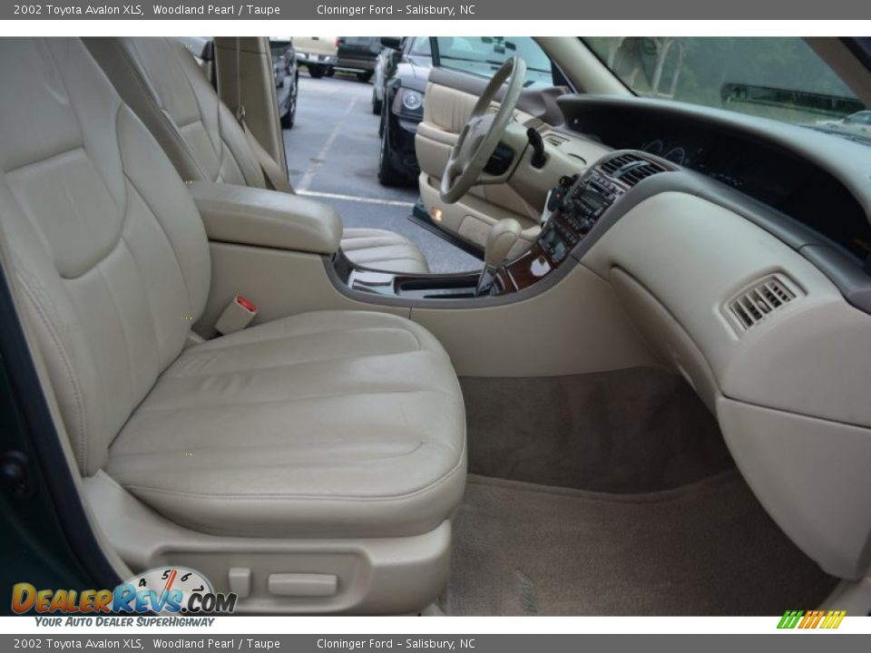 Front Seat of 2002 Toyota Avalon XLS Photo #15