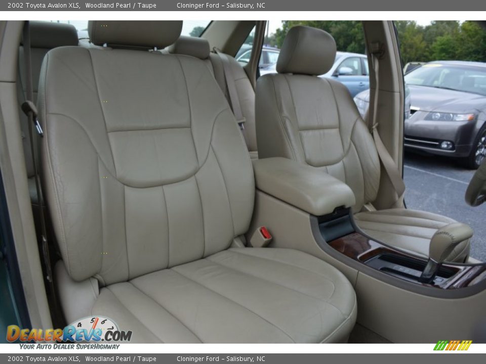 Front Seat of 2002 Toyota Avalon XLS Photo #16