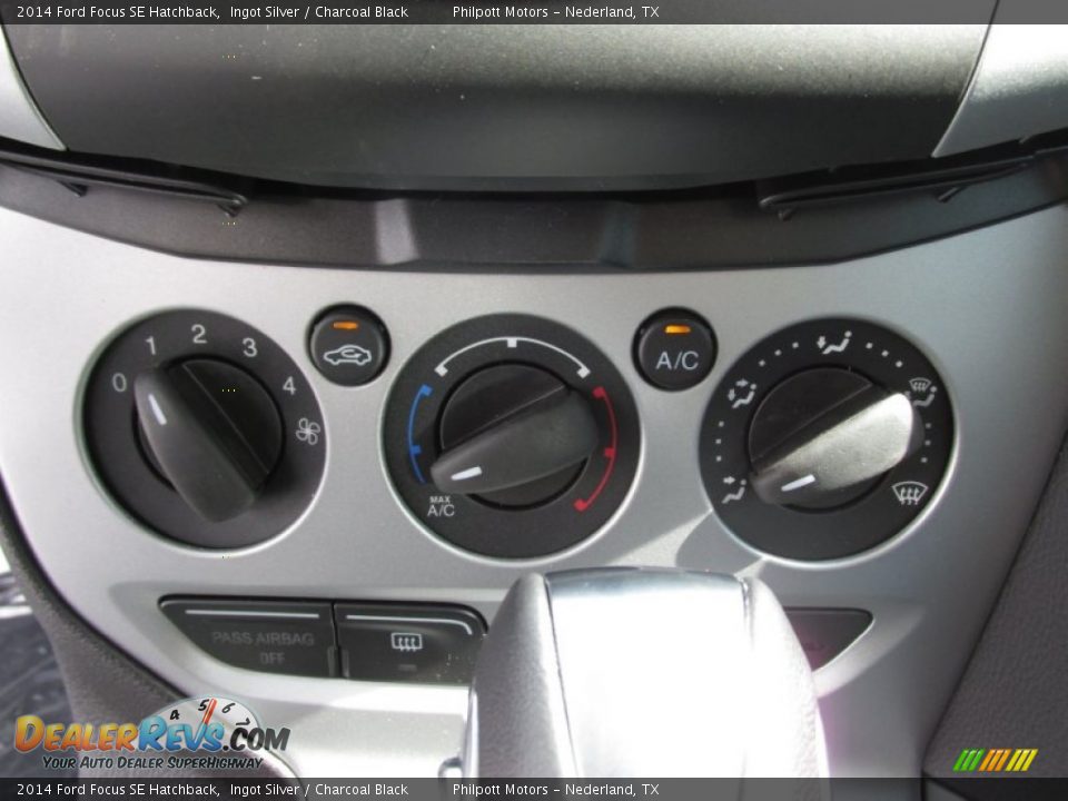 2014 Ford Focus SE Hatchback Ingot Silver / Charcoal Black Photo #28