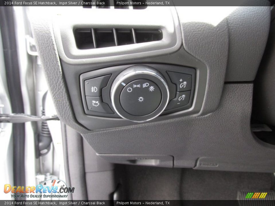 2014 Ford Focus SE Hatchback Ingot Silver / Charcoal Black Photo #32