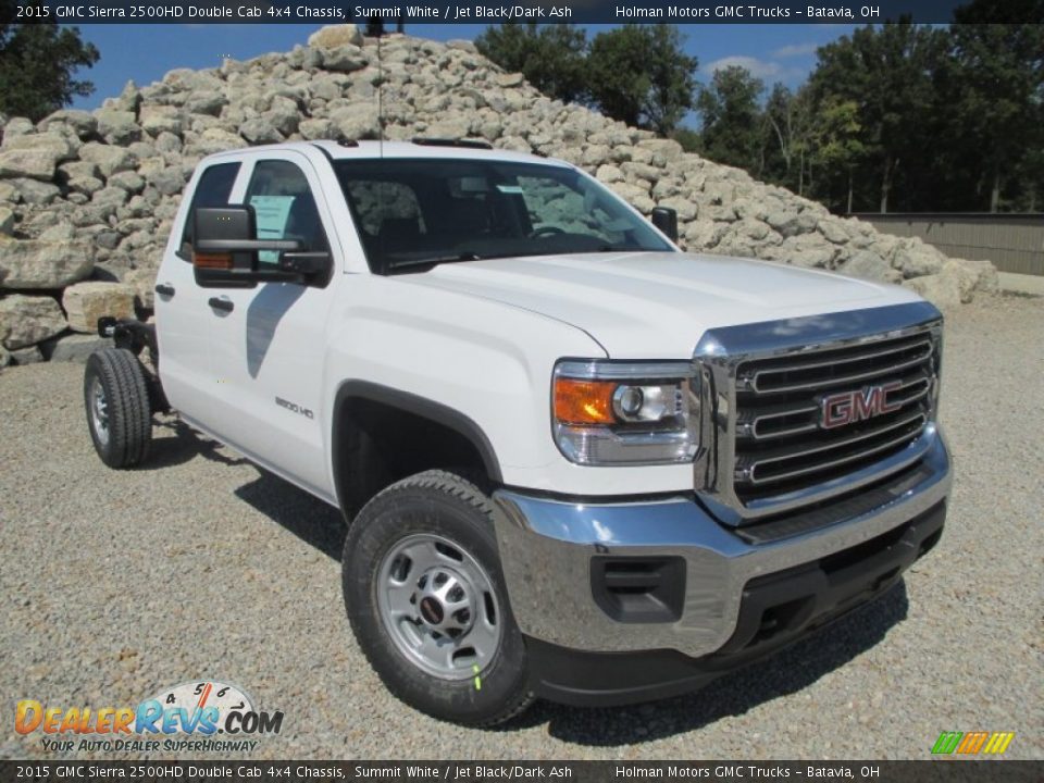 Front 3/4 View of 2015 GMC Sierra 2500HD Double Cab 4x4 Chassis Photo #1