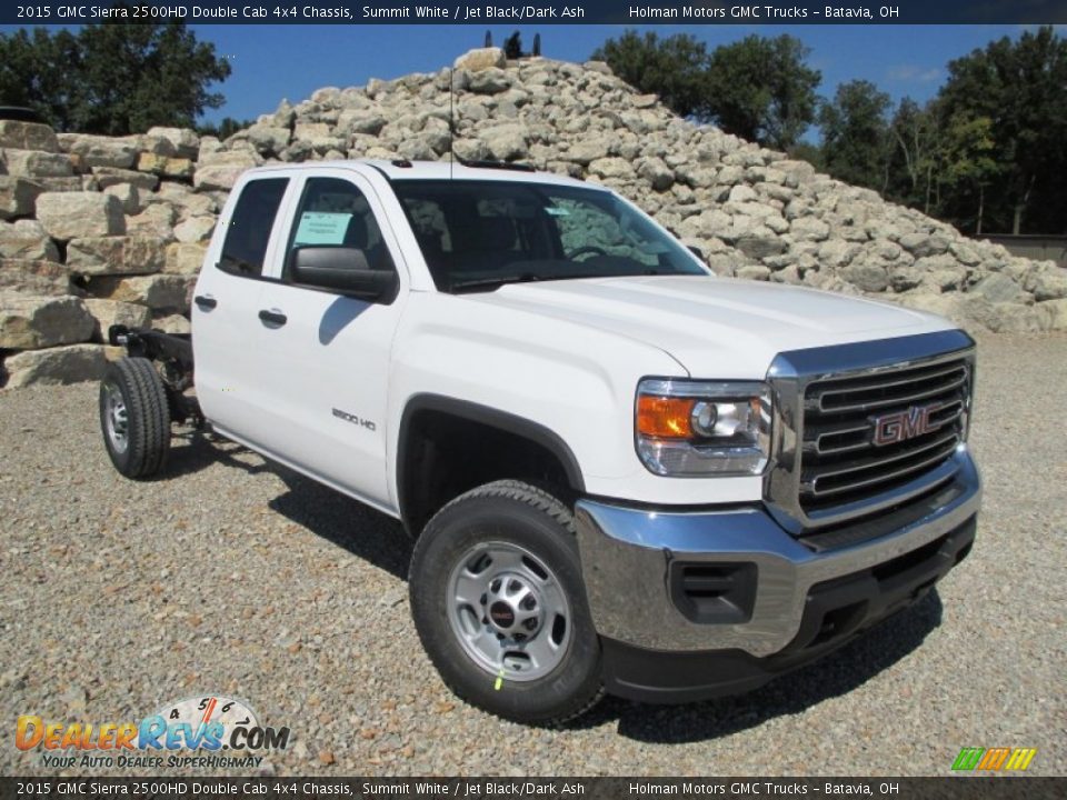 Front 3/4 View of 2015 GMC Sierra 2500HD Double Cab 4x4 Chassis Photo #1