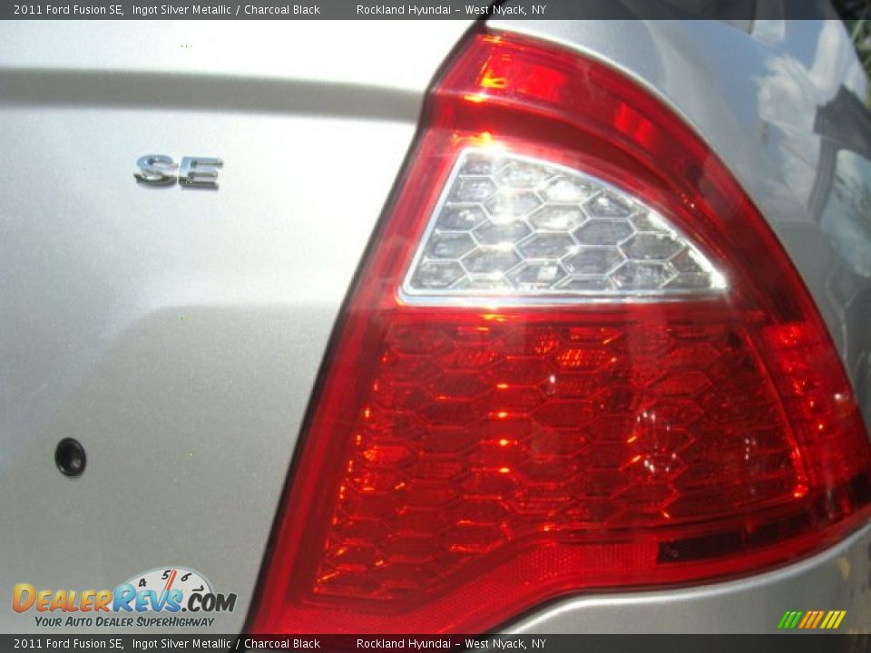 2011 Ford Fusion SE Ingot Silver Metallic / Charcoal Black Photo #21