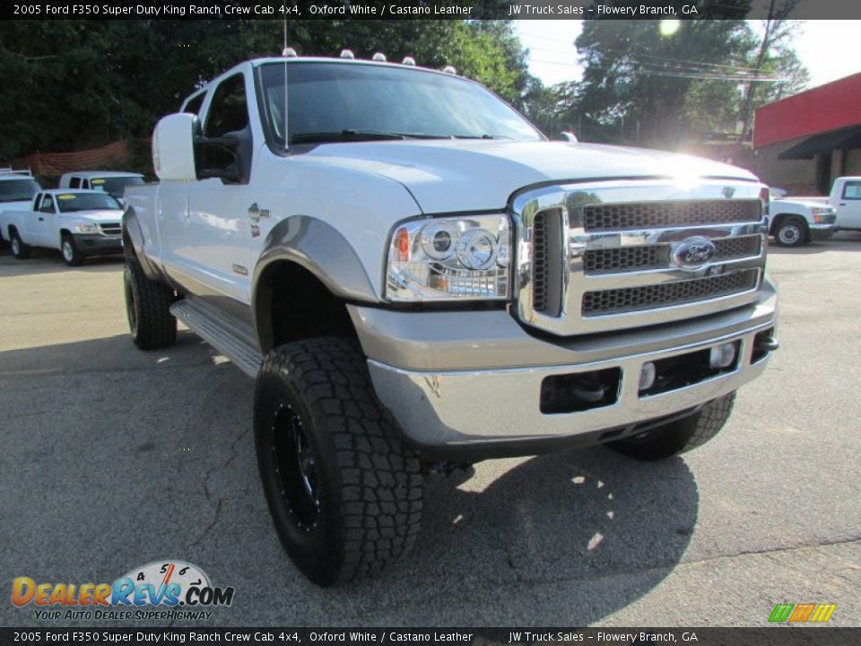 2005 Ford F350 Super Duty King Ranch Crew Cab 4x4 Oxford White / Castano Leather Photo #4