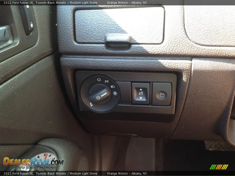 2011 Ford Fusion SE Tuxedo Black Metallic / Medium Light Stone Photo #12