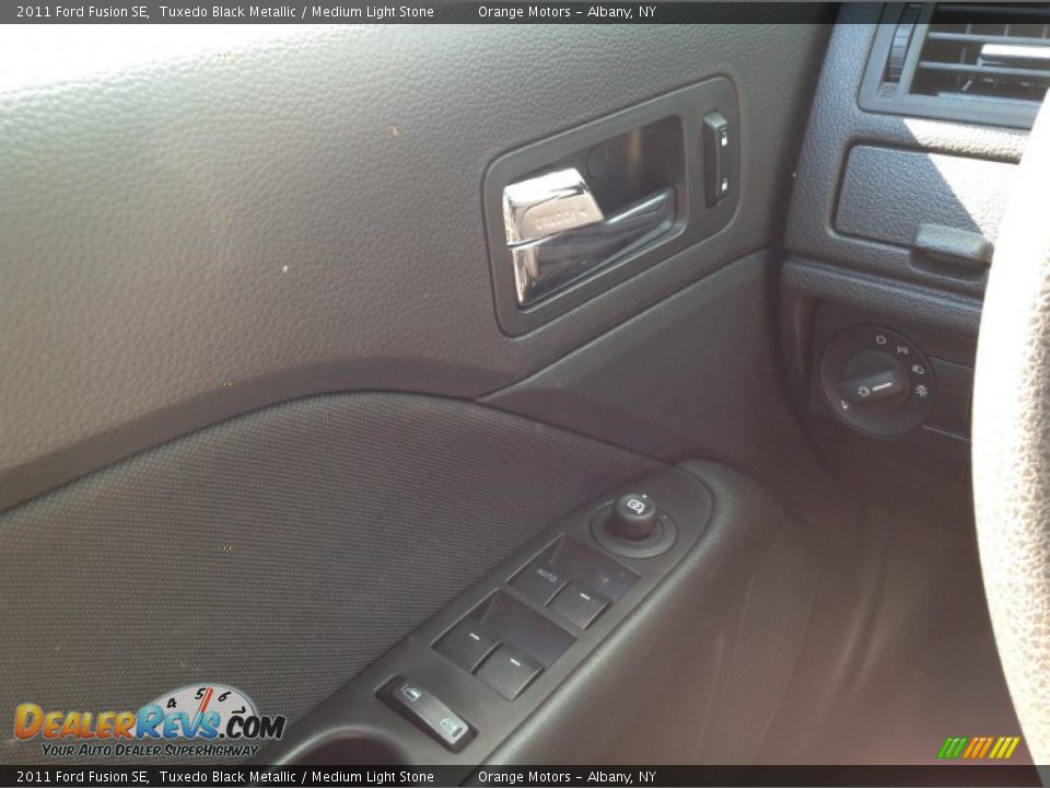 2011 Ford Fusion SE Tuxedo Black Metallic / Medium Light Stone Photo #13