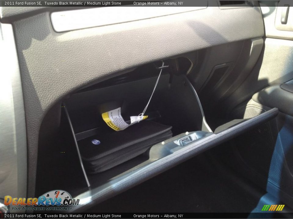 2011 Ford Fusion SE Tuxedo Black Metallic / Medium Light Stone Photo #16