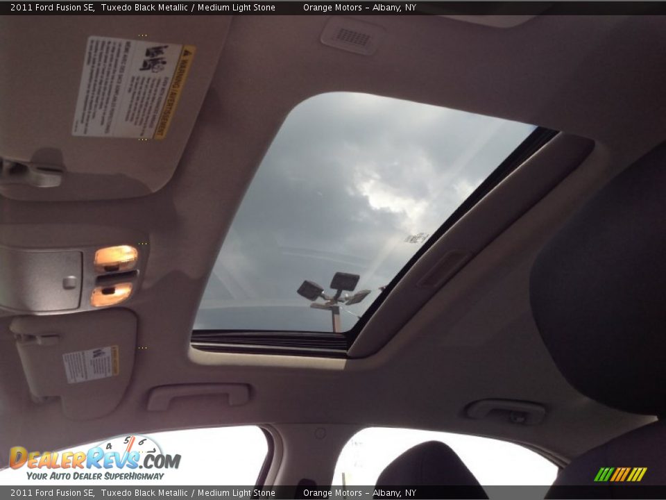 2011 Ford Fusion SE Tuxedo Black Metallic / Medium Light Stone Photo #18