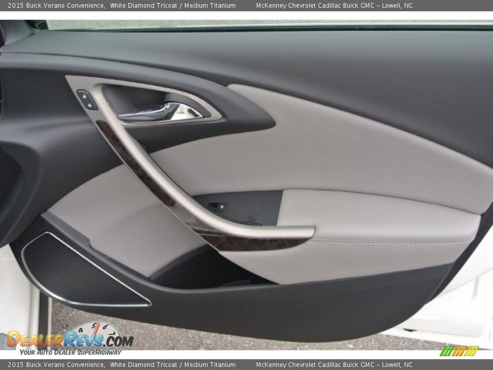 Door Panel of 2015 Buick Verano Convenience Photo #18