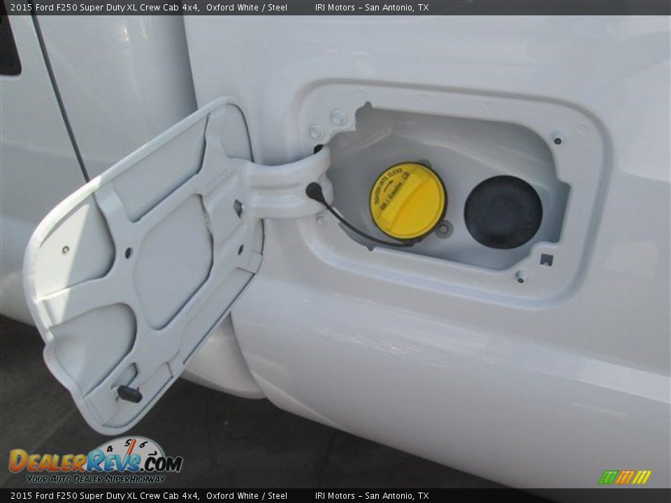 2015 Ford F250 Super Duty XL Crew Cab 4x4 Oxford White / Steel Photo #2