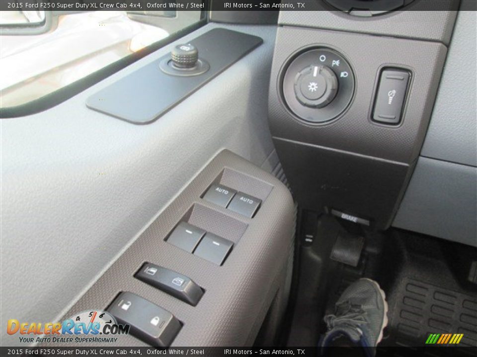 2015 Ford F250 Super Duty XL Crew Cab 4x4 Oxford White / Steel Photo #12