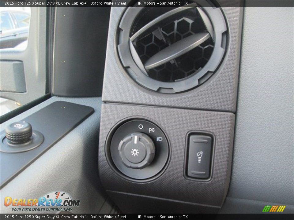 2015 Ford F250 Super Duty XL Crew Cab 4x4 Oxford White / Steel Photo #15