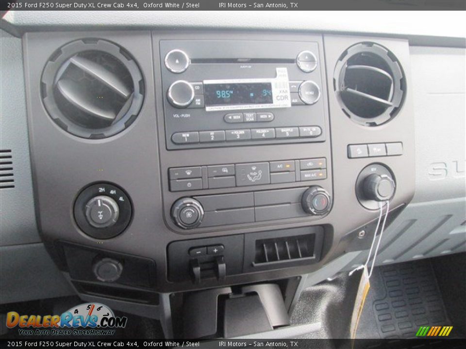 2015 Ford F250 Super Duty XL Crew Cab 4x4 Oxford White / Steel Photo #19