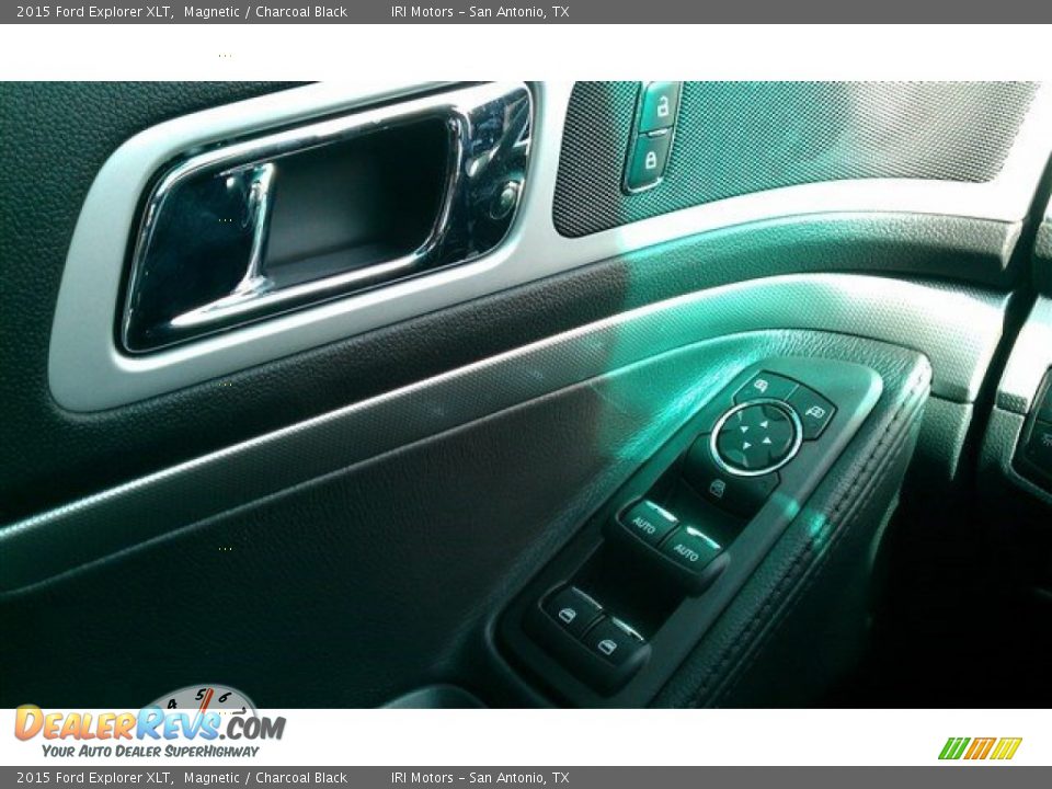 2015 Ford Explorer XLT Magnetic / Charcoal Black Photo #18