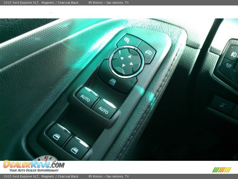 2015 Ford Explorer XLT Magnetic / Charcoal Black Photo #19