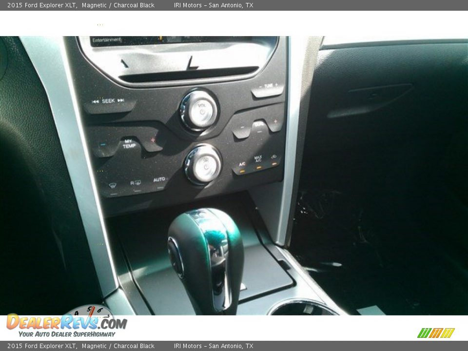 2015 Ford Explorer XLT Magnetic / Charcoal Black Photo #25