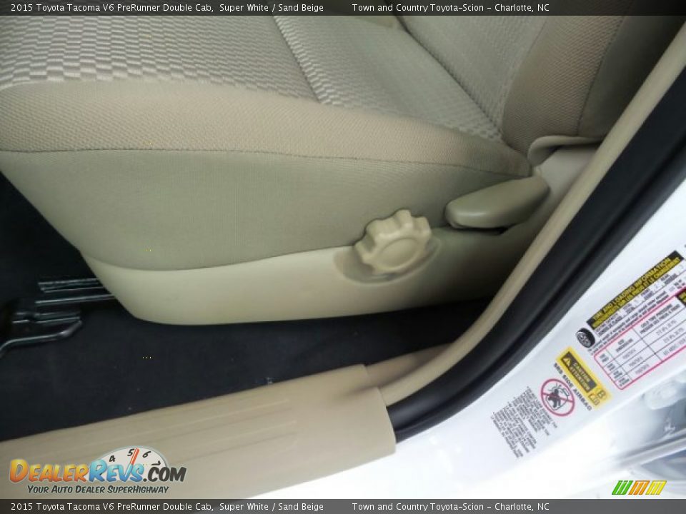 2015 Toyota Tacoma V6 PreRunner Double Cab Super White / Sand Beige Photo #11