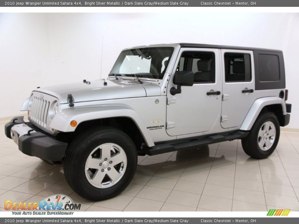 Front 3/4 View of 2010 Jeep Wrangler Unlimited Sahara 4x4 Photo #3