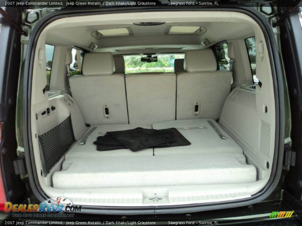 2007 Jeep Commander Limited Jeep Green Metallic / Dark Khaki/Light Graystone Photo #8