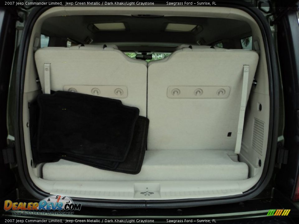 2007 Jeep Commander Limited Jeep Green Metallic / Dark Khaki/Light Graystone Photo #9