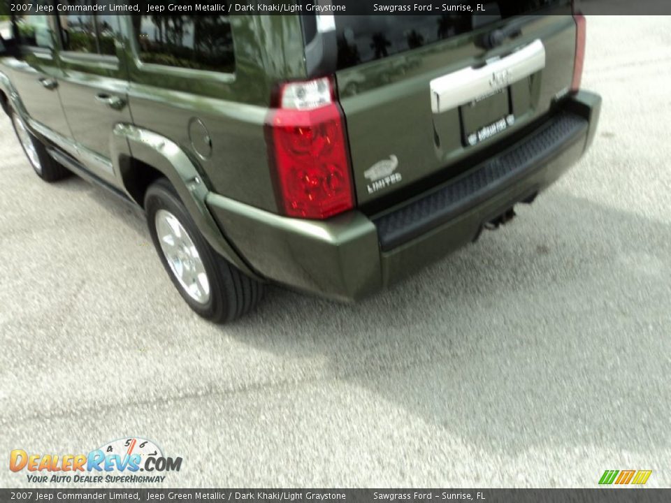 2007 Jeep Commander Limited Jeep Green Metallic / Dark Khaki/Light Graystone Photo #10