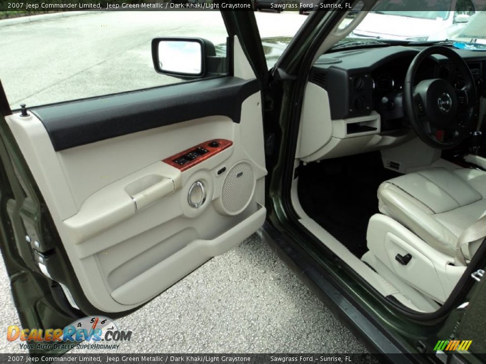 2007 Jeep Commander Limited Jeep Green Metallic / Dark Khaki/Light Graystone Photo #18