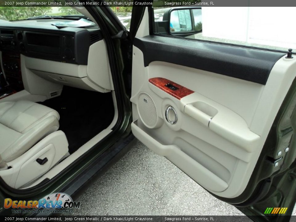 2007 Jeep Commander Limited Jeep Green Metallic / Dark Khaki/Light Graystone Photo #21